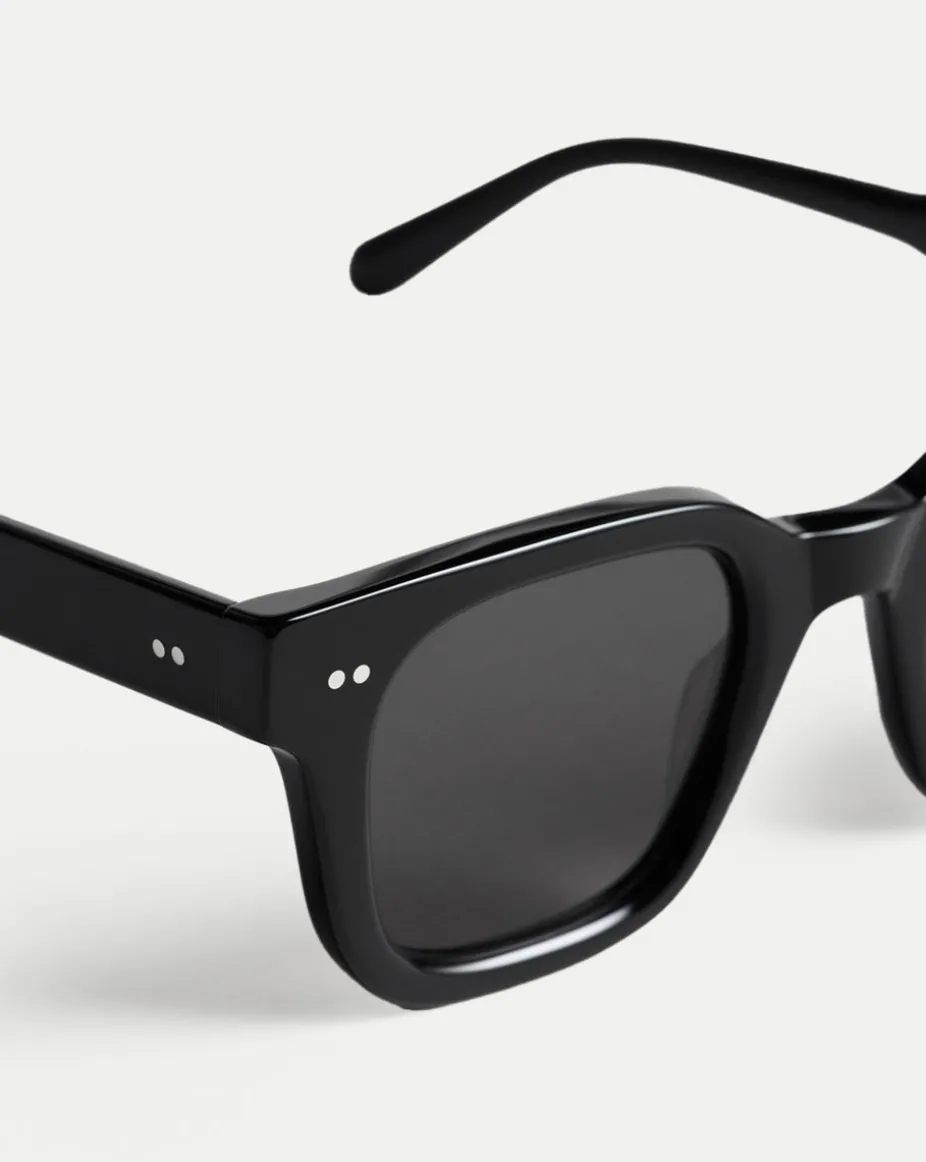 04 Sunglasses in Black