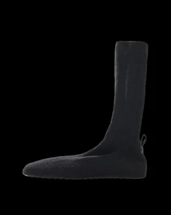 Flexible Knit Shoe in Black