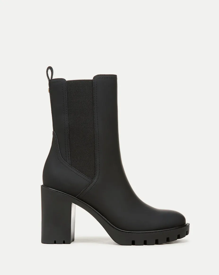 Riley Chelsea Bootie in Black