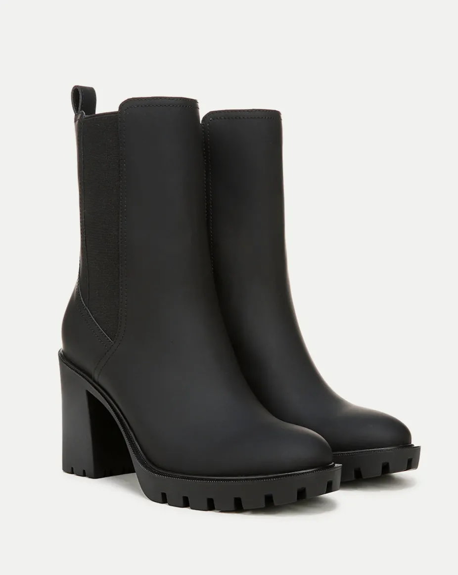 Riley Chelsea Bootie in Black